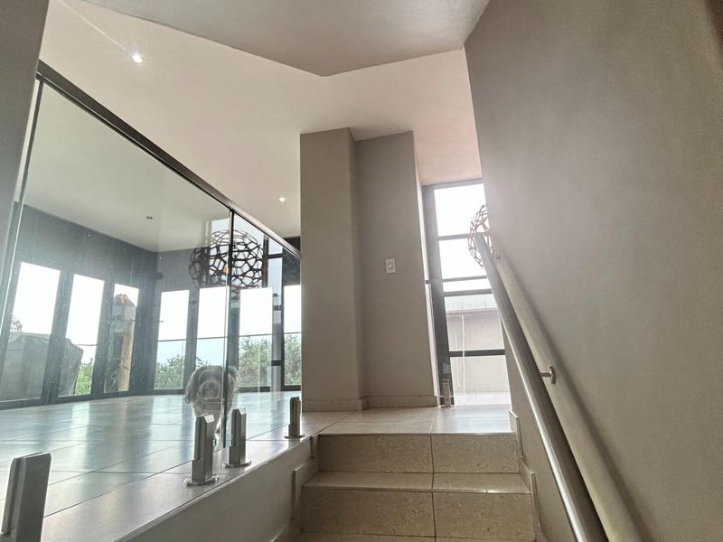 ULTRA-LUXURY TRIPLE-STOREY MASTERPIECE | WATERKLOOF RIDGE - Photo 4