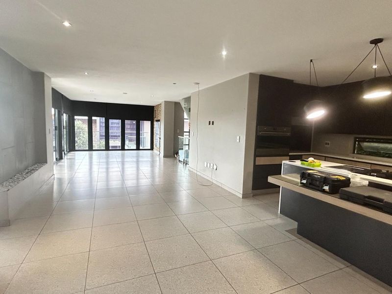 ULTRA-LUXURY TRIPLE-STOREY MASTERPIECE | WATERKLOOF RIDGE - Photo 9