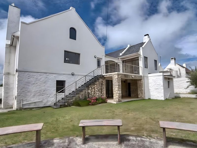 Coastal Elegance Redefined: A Lavish 4-Bedroom Holiday Home with Partial Sea Views in Arniston - Photo 2