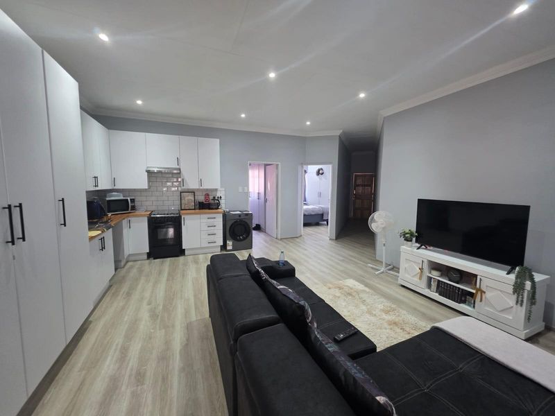 Modern 2-Bedroom Flat for Sale - Selection Park, Springs - Photo 1