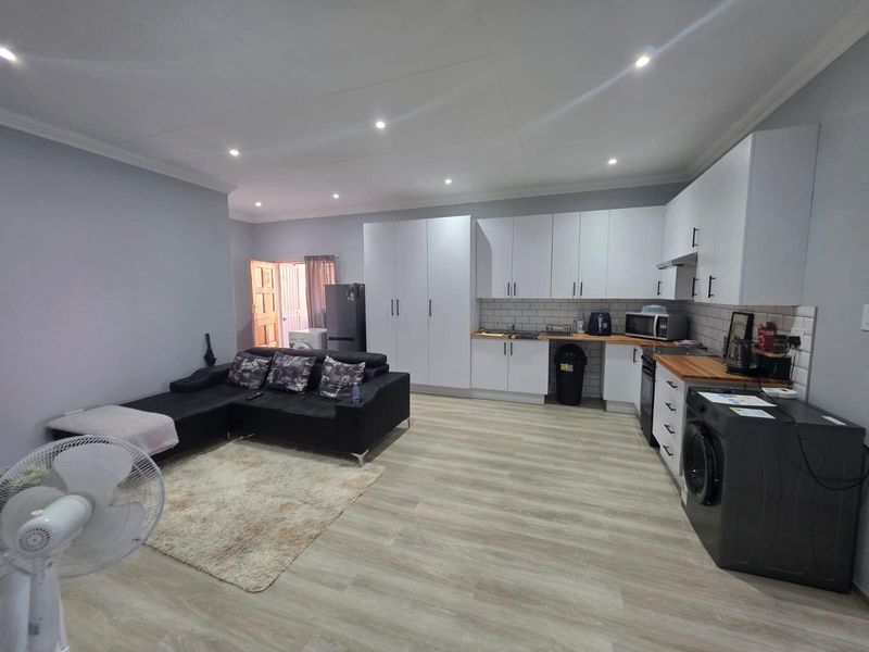 Modern 2-Bedroom Flat for Sale - Selection Park, Springs - Photo 3