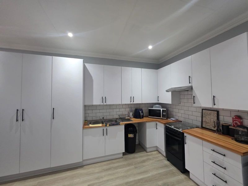 Modern 2-Bedroom Flat for Sale - Selection Park, Springs - Photo 2