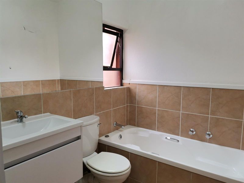 Groundfloor apartment for sale in Sunninghill, - Photo 10