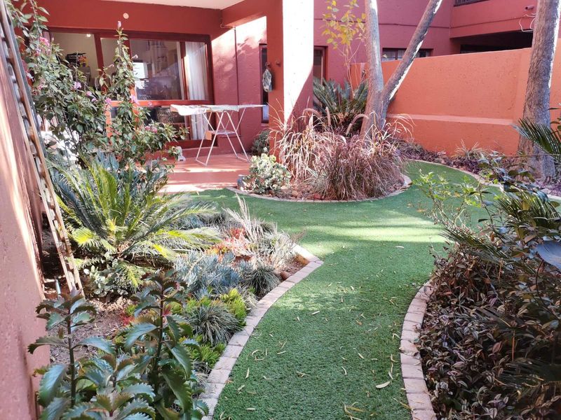 Groundfloor apartment for sale in Sunninghill, - Photo 2