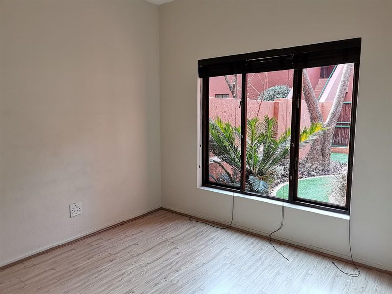 Groundfloor apartment for sale in Sunninghill, - Photo 8