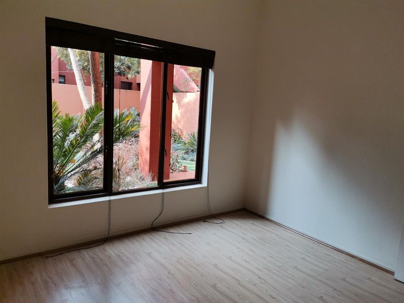 Groundfloor apartment for sale in Sunninghill, - Photo 9