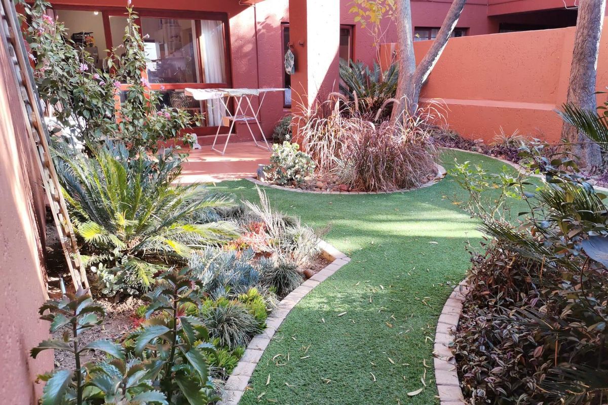 Groundfloor apartment for sale in Sunninghill, - Photo 2