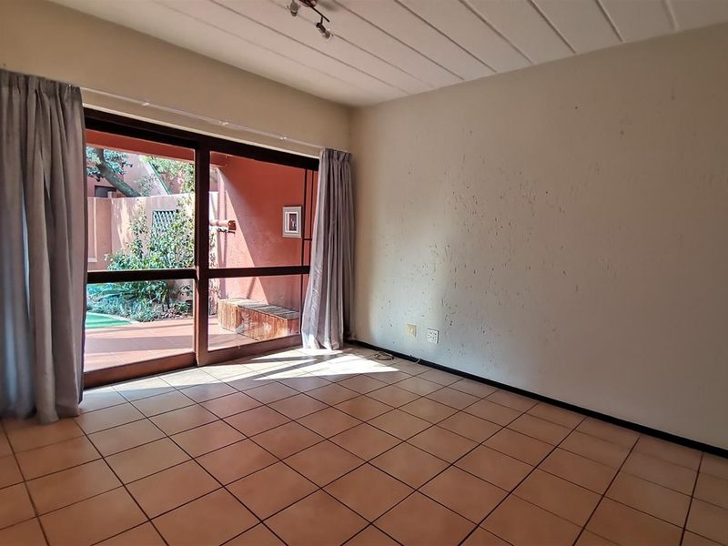 Groundfloor apartment for sale in Sunninghill, - Photo 3