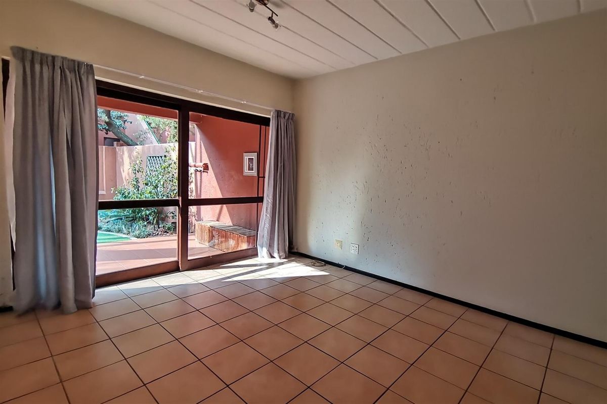 Groundfloor apartment for sale in Sunninghill, - Photo 3