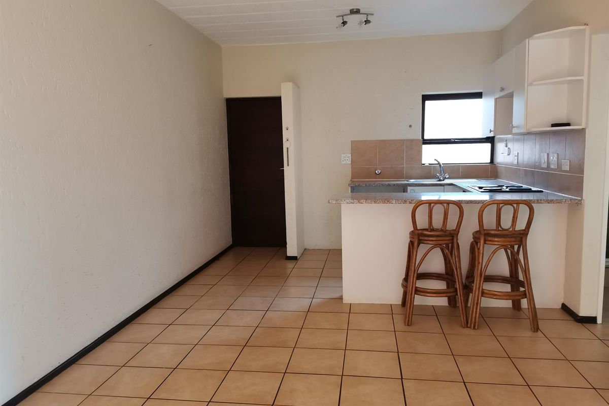 Groundfloor apartment for sale in Sunninghill, - Photo 5