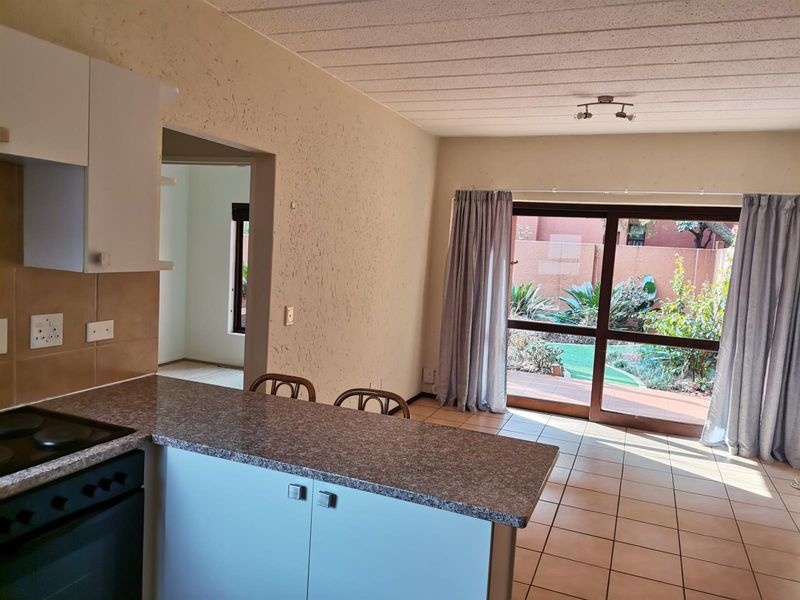 Groundfloor apartment for sale in Sunninghill, - Photo 4