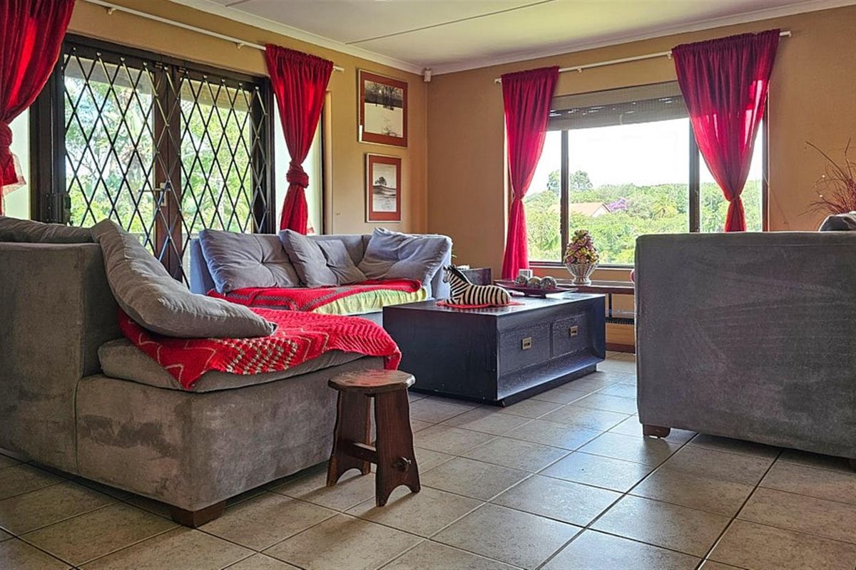 3 Bedroom Family Home and Flatlet - Photo 3