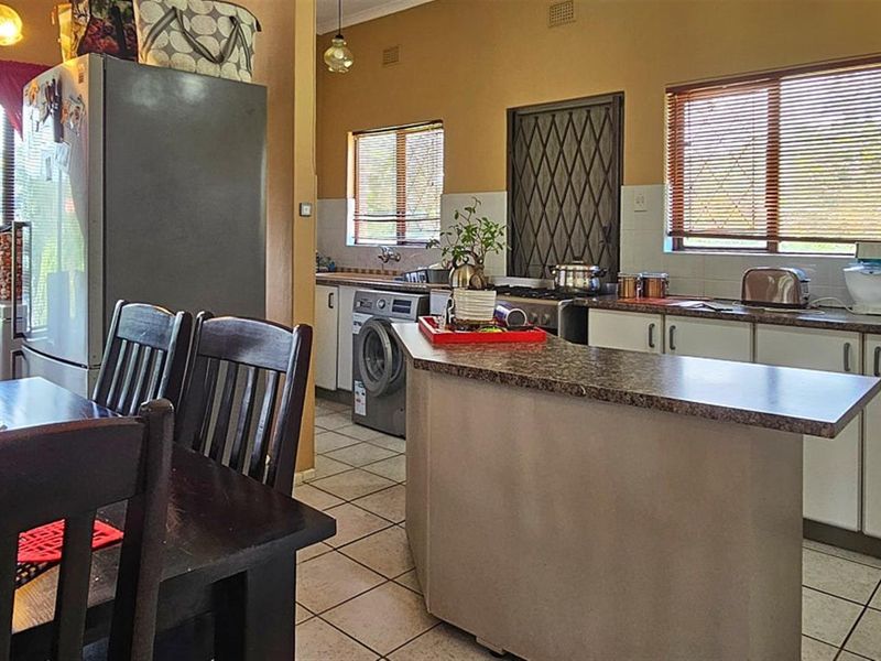 3 Bedroom Family Home and Flatlet - Photo 4