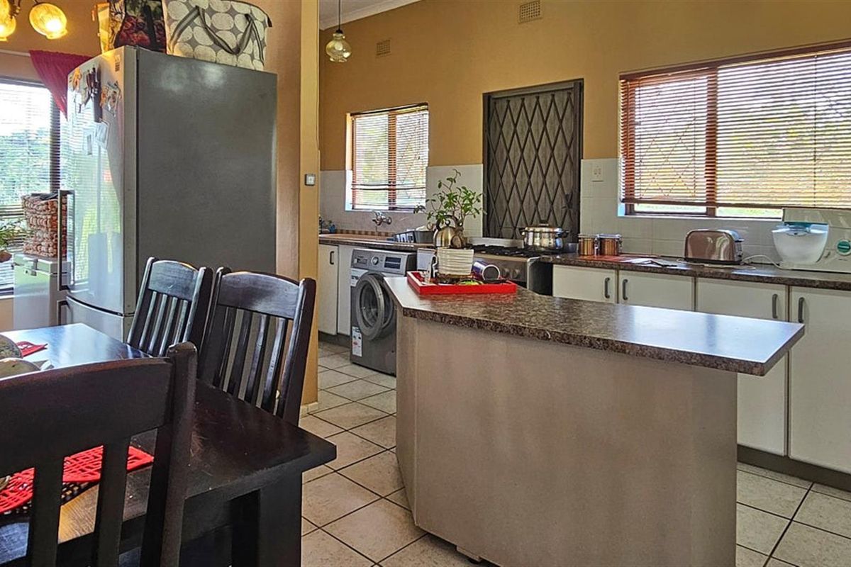 3 Bedroom Family Home and Flatlet - Photo 4