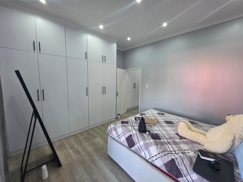 Modern newly renovated 1 Bedroom Flat for Sale  Selection Park, Springs - Photo 5