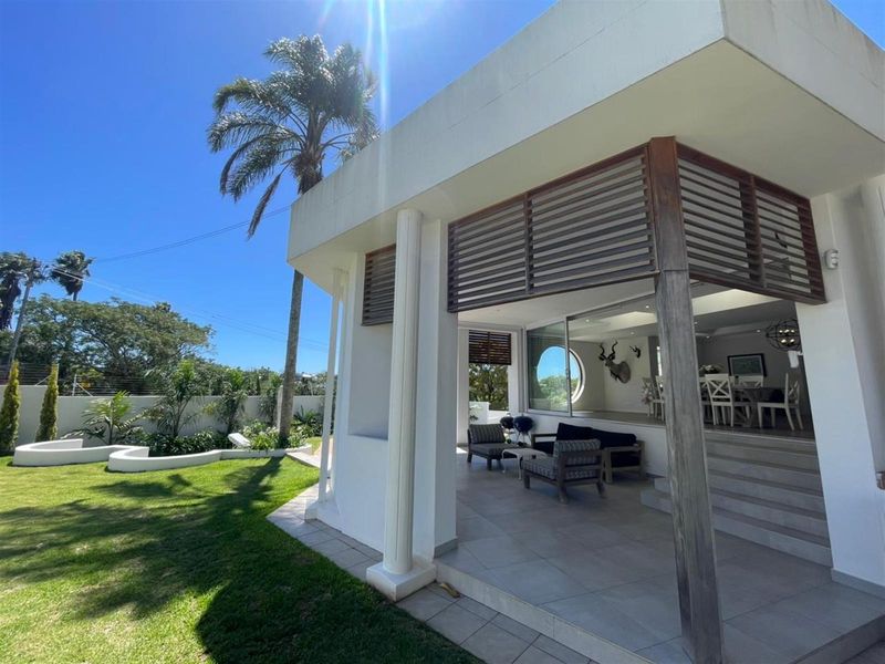 Upmarket Home with Separate Luxury Guest House in Selborne - Photo 2