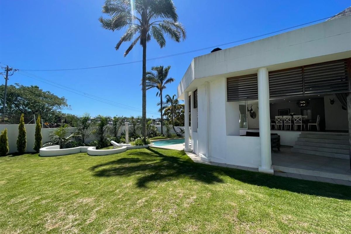 Upmarket Home with Separate Luxury Guest House in Selborne - Photo 3