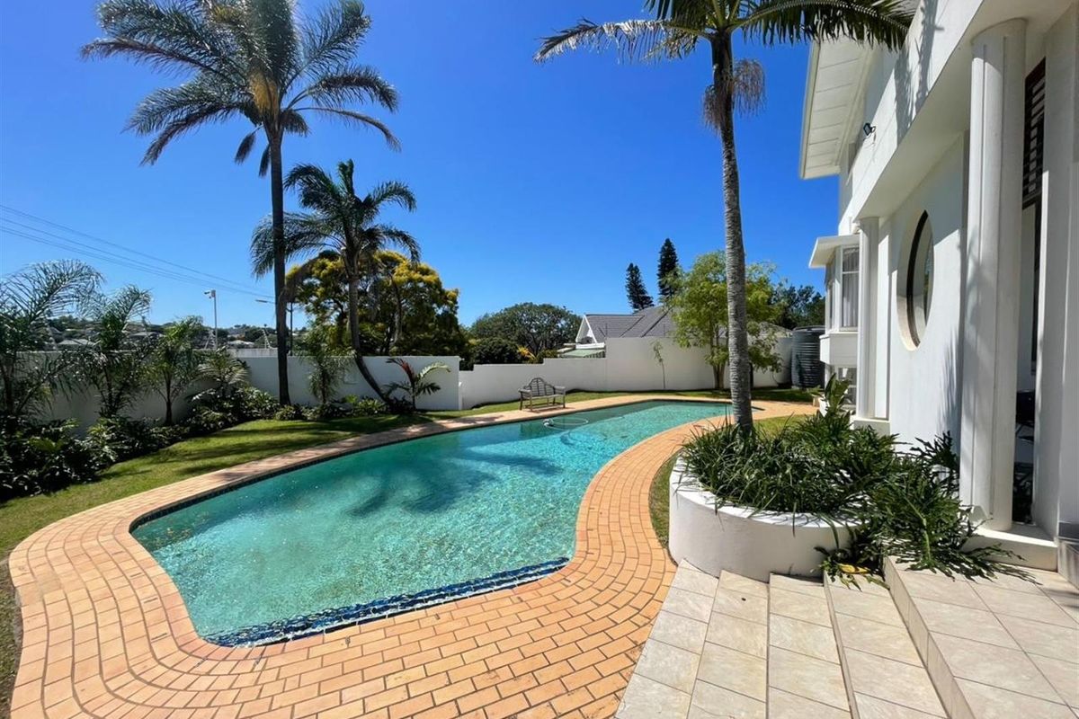 Upmarket Home with Separate Luxury Guest House in Selborne - Photo 5