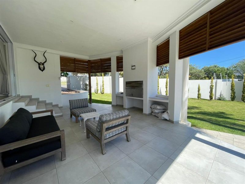 Upmarket Home with Separate Luxury Guest House in Selborne - Photo 7