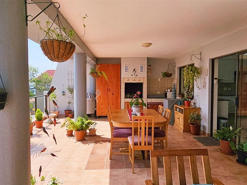 Immaculate, HUGE 4 Bedroom Dream Apartment - Photo 9