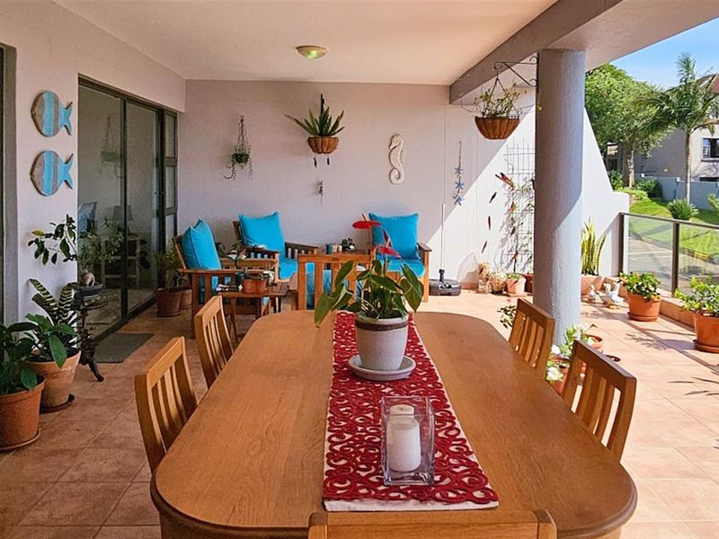 Immaculate, HUGE 4 Bedroom Dream Apartment - Photo 4