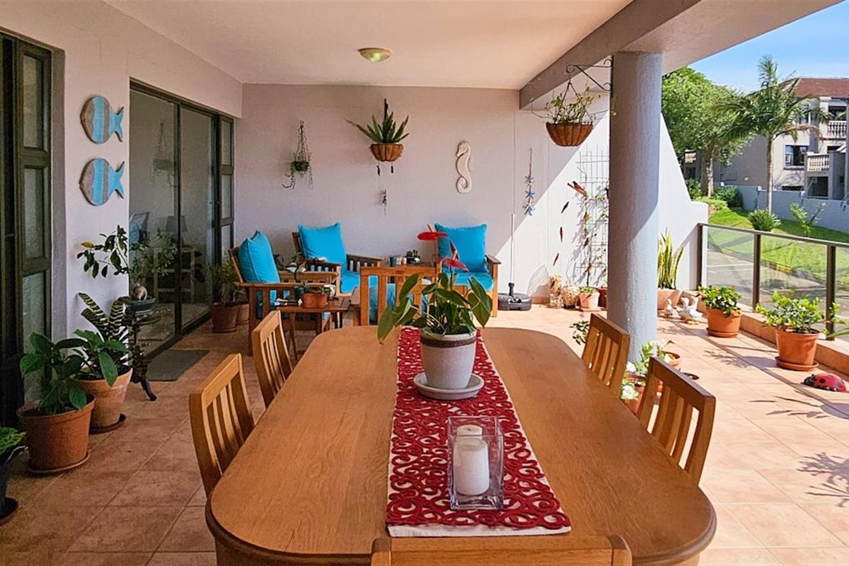 Immaculate, HUGE 4 Bedroom Dream Apartment - Photo 4