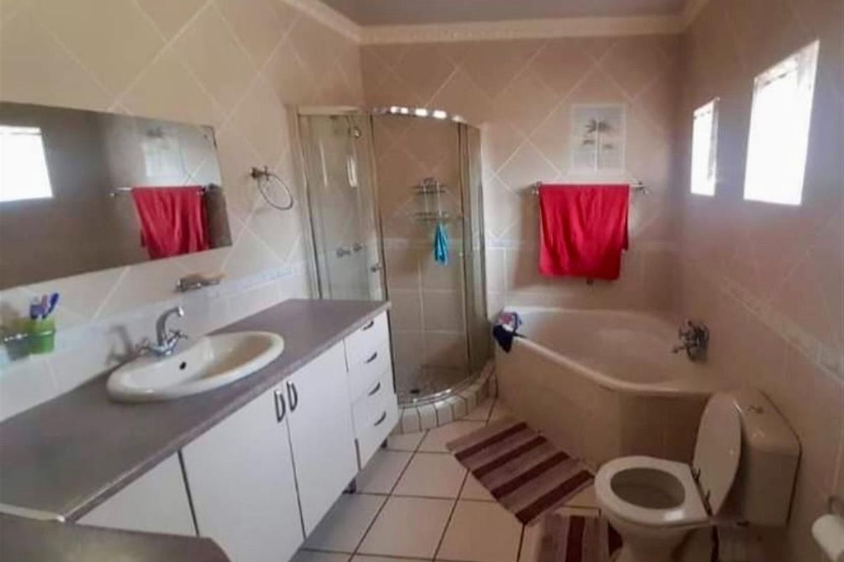 House for rent in secure complex -  Vanderibjlpark - Photo 4