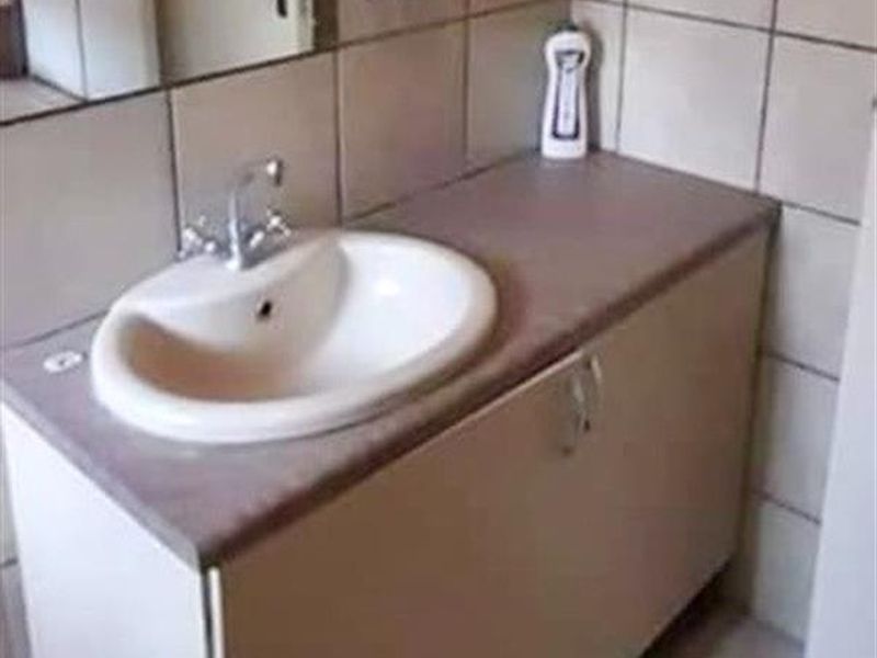 House for rent in secure complex -  Vanderibjlpark - Photo 5