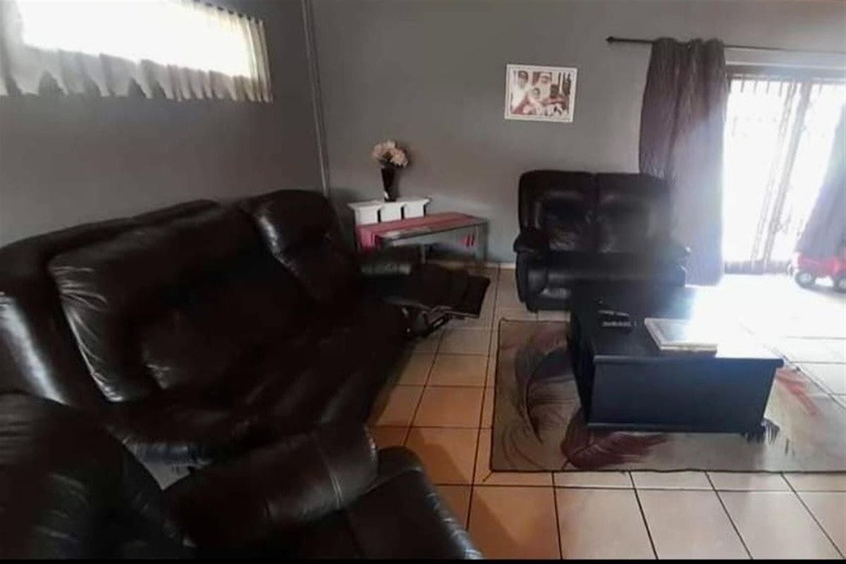 House for rent in secure complex -  Vanderibjlpark - Photo 2