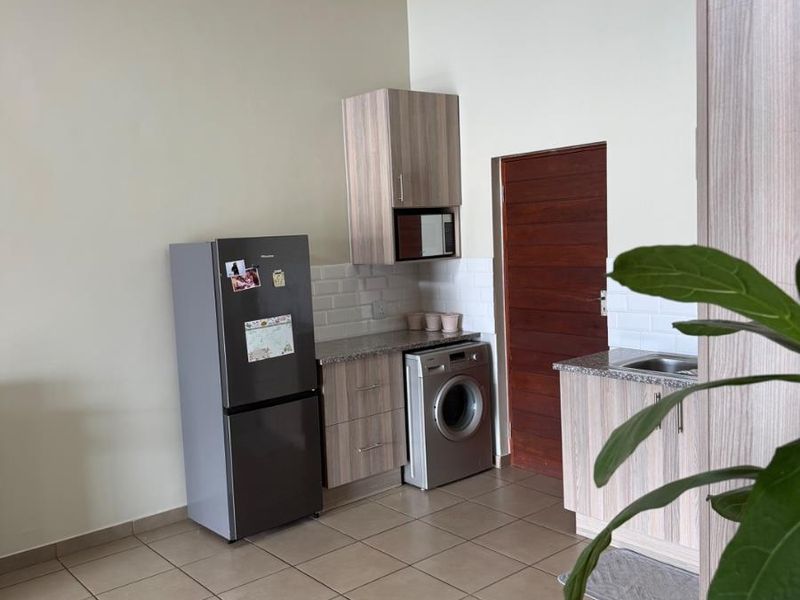 Stylish 2 Bedroom Apartment | 2 Bathrooms | Large Enclosed Entertainer’s Balcony - Photo 7