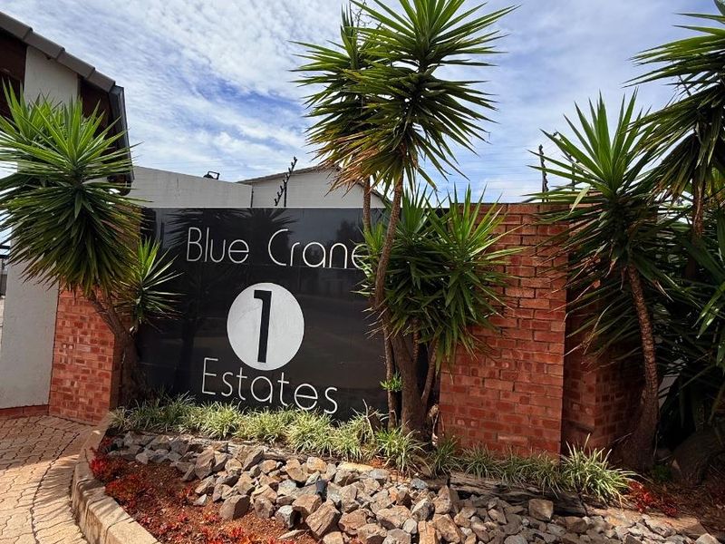 Stylish 2 Bedroom Apartment | 2 Bathrooms | Large Enclosed Entertainer’s Balcony - Photo 2