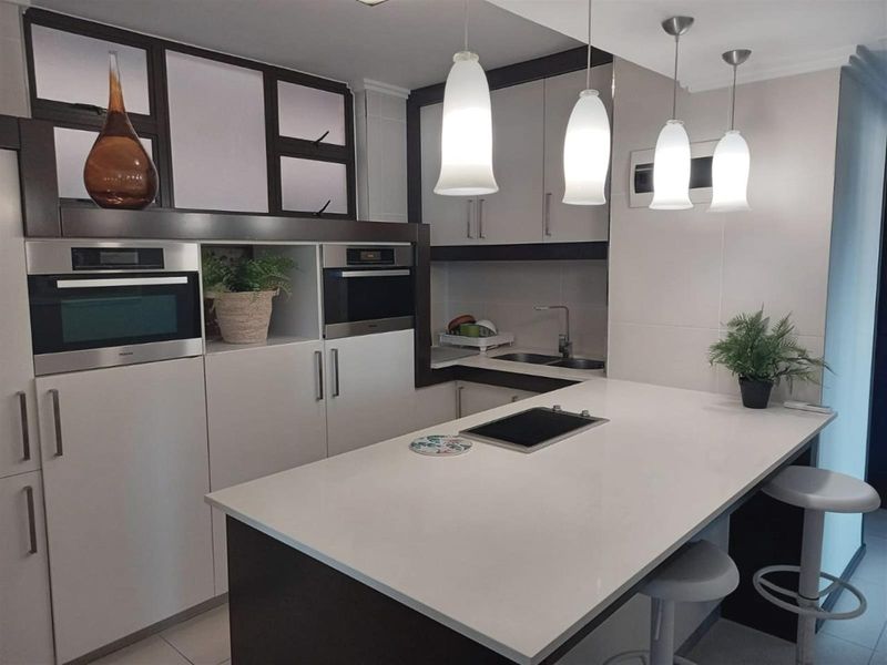 Beachfront Apartment For Sale in Umhlanga Central, Umhlanga, KwaZulu Natal - Photo 2