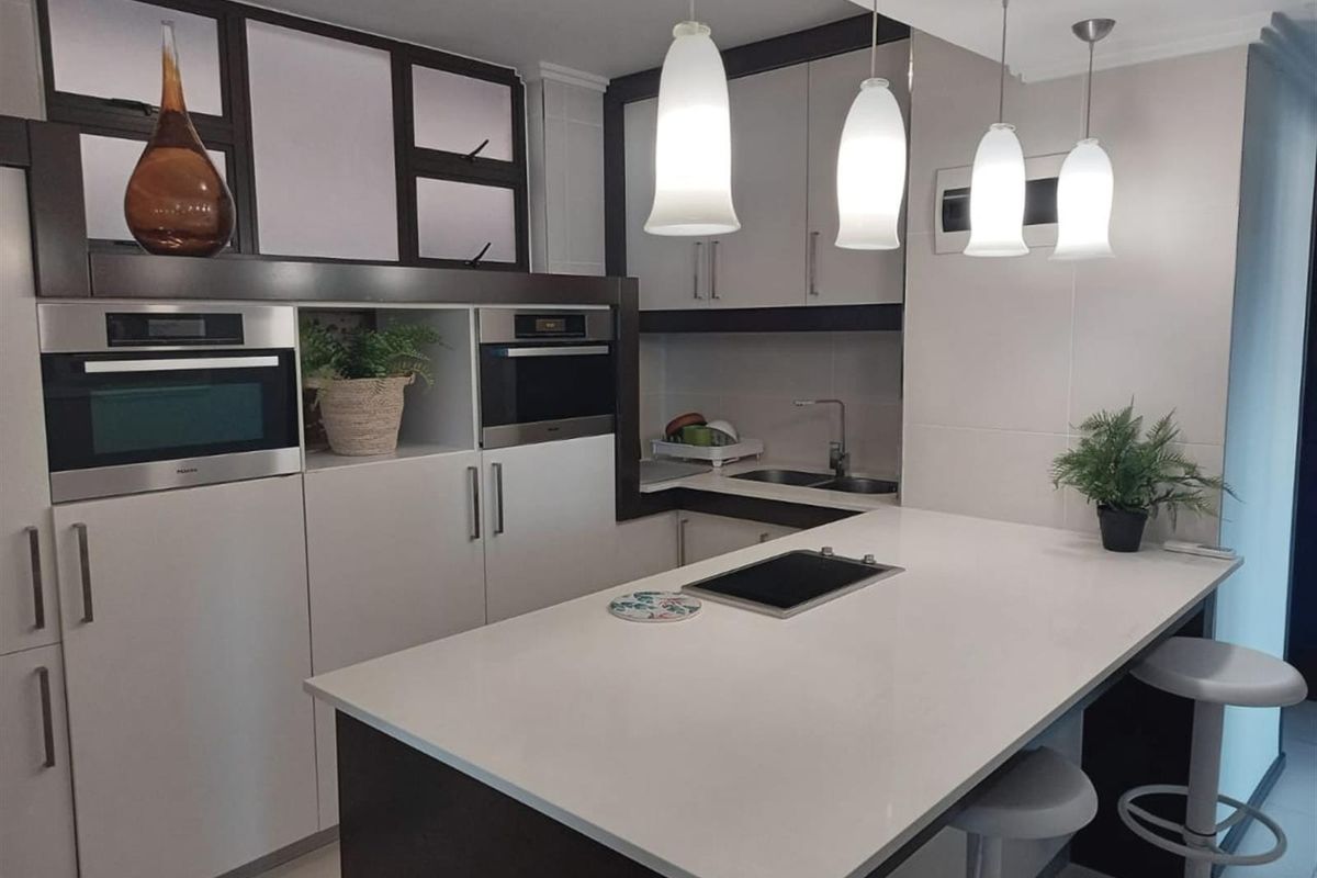 Beachfront Apartment For Sale in Umhlanga Central, Umhlanga, KwaZulu Natal - Photo 2