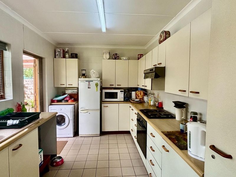 Townhouse For Sale in Margate, KwaZulu Natal - Photo 3