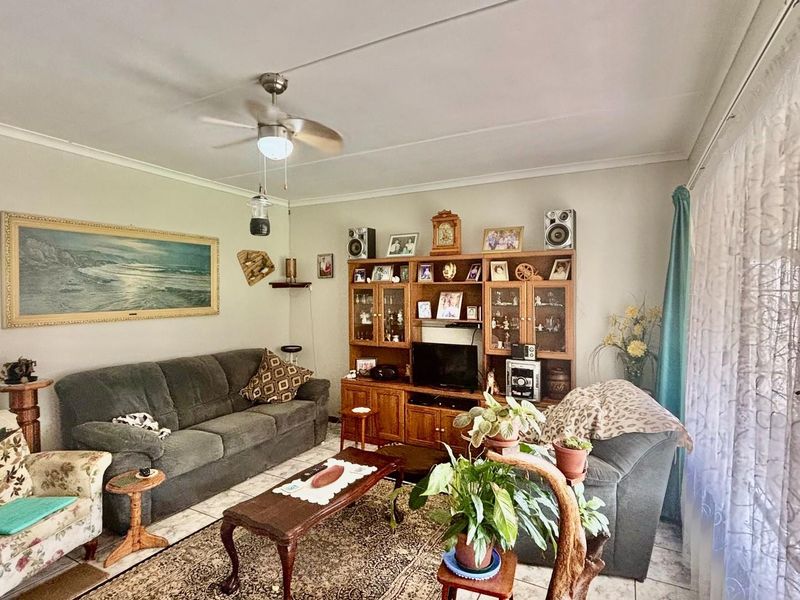 Townhouse For Sale in Margate, KwaZulu Natal - Photo 2