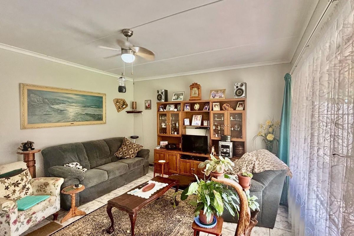 Townhouse For Sale in Margate, KwaZulu Natal - Photo 2