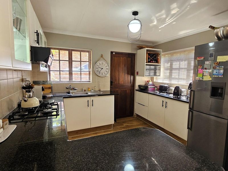 Townhouse For Sale in Margate, KwaZulu Natal - Photo 8