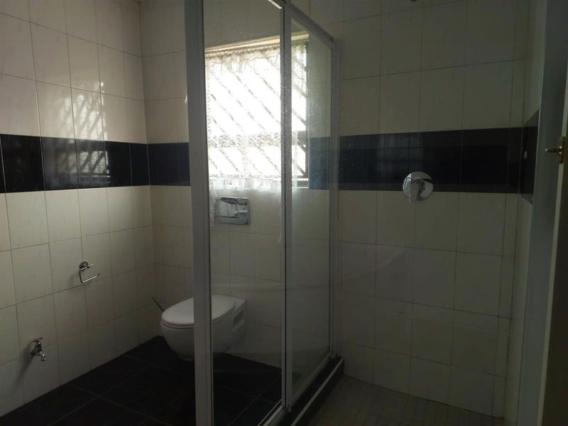 Upstairs 2 Bedroom Apartment to Rent in Lenasia Ext 1 Johannesburg - Photo 10