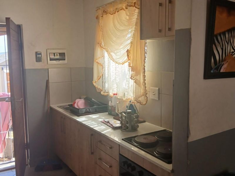 House for Sale: Mountain Ridge, Paarl - Photo 2