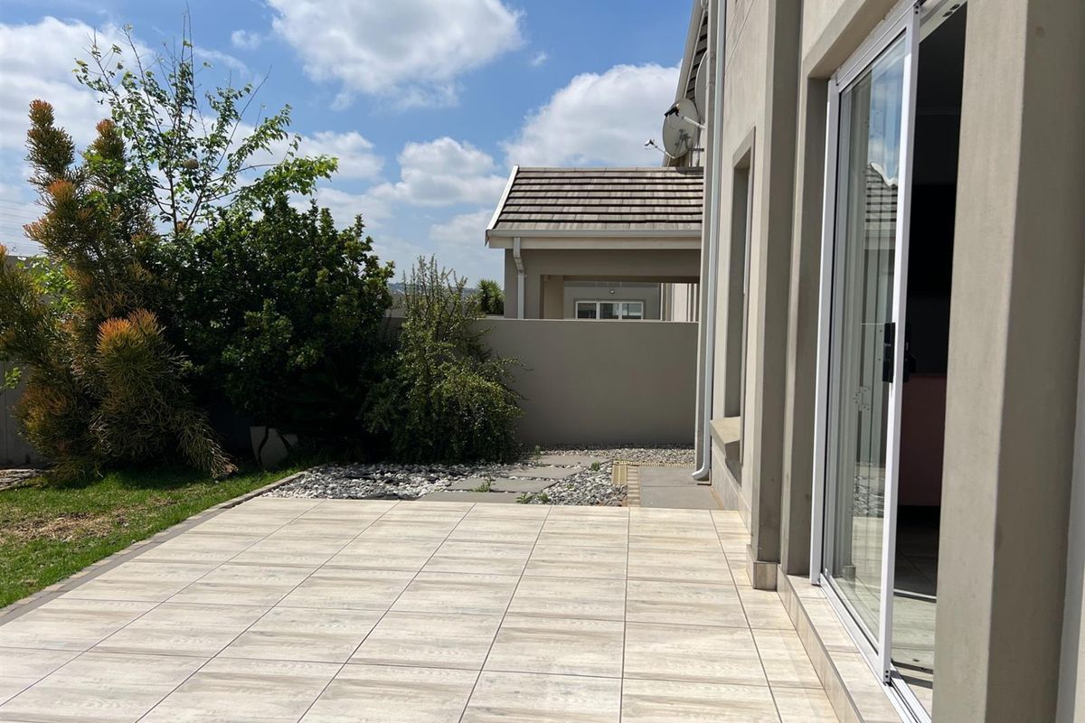 House For Sale in Blue Hills AH, Blue Hills, Midrand - Photo 3