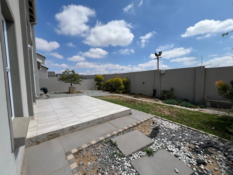 House For Sale in Blue Hills AH, Blue Hills, Midrand - Photo 4