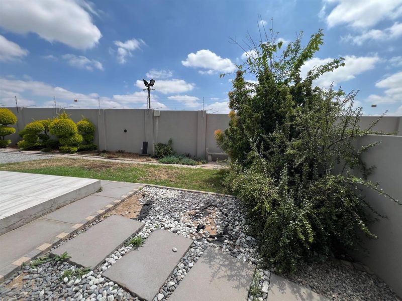 House For Sale in Blue Hills AH, Blue Hills, Midrand - Photo 5