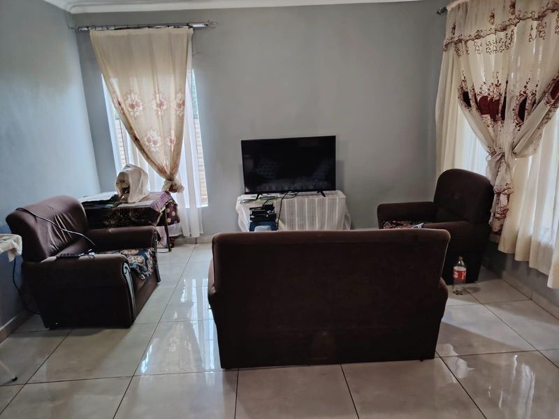 Spacious Dual-Living Property in the Heart of the Kwazulu-Natal Midlands - Photo 10