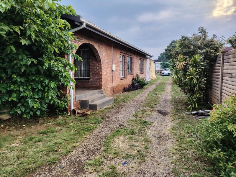 Spacious Dual-Living Property in the Heart of the Kwazulu-Natal Midlands - Photo 2