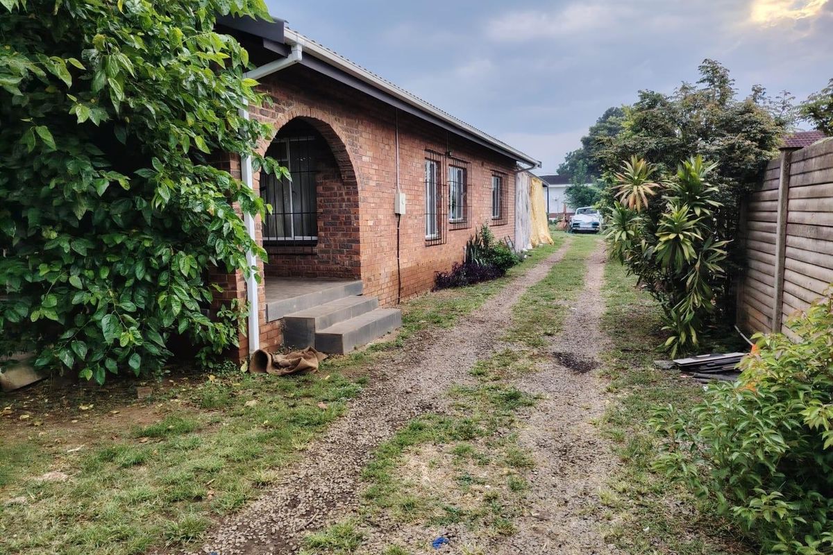 Spacious Dual-Living Property in the Heart of the Kwazulu-Natal Midlands - Photo 2