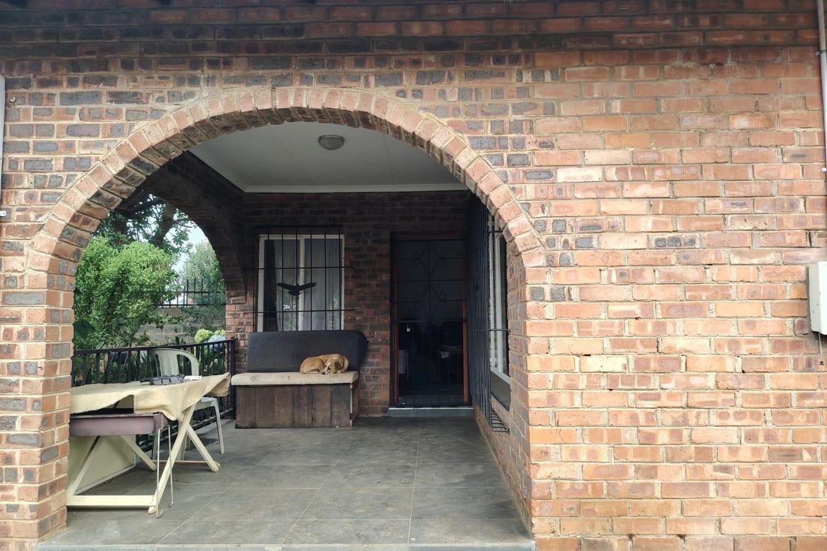 Spacious Dual-Living Property in the Heart of the Kwazulu-Natal Midlands - Photo 3