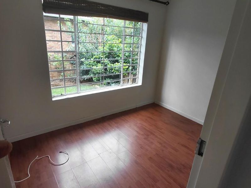 Townhouse For Sale in Wilgeheuwel, Roodepoort - Photo 5