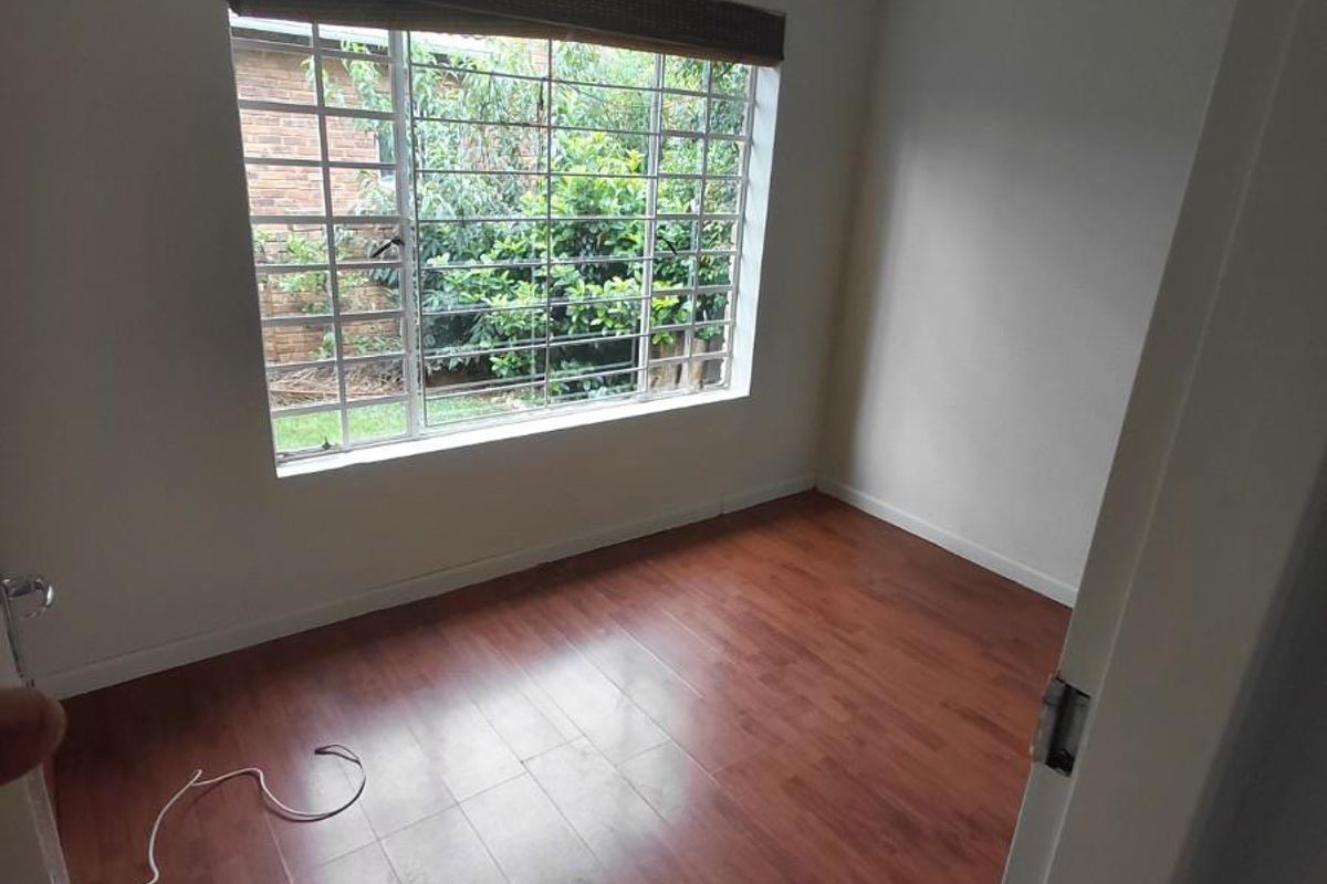 Townhouse For Sale in Wilgeheuwel, Roodepoort - Photo 5