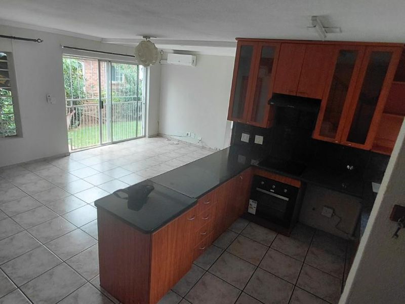 Townhouse For Sale in Wilgeheuwel, Roodepoort - Photo 3