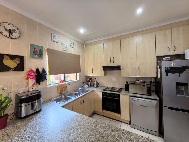 Modern Ease and Suburban Serenity: Your FULL TITLE Secure "Lock-Up-and-Go" Sanctuary - Photo 6